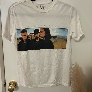 OFFICIAL CONCERT MERCH
U2 Joshua Tree concert shirt size medium